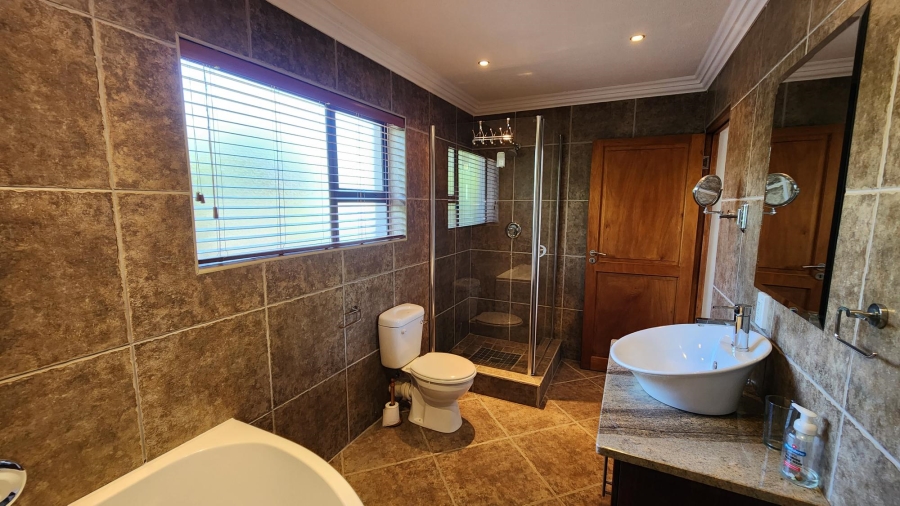6 Bedroom Property for Sale in Bergsig Western Cape